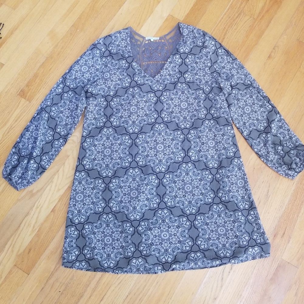 Army green dress for fall with cut-out sleeves